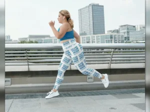 leggings mockup featuring an athletic woman