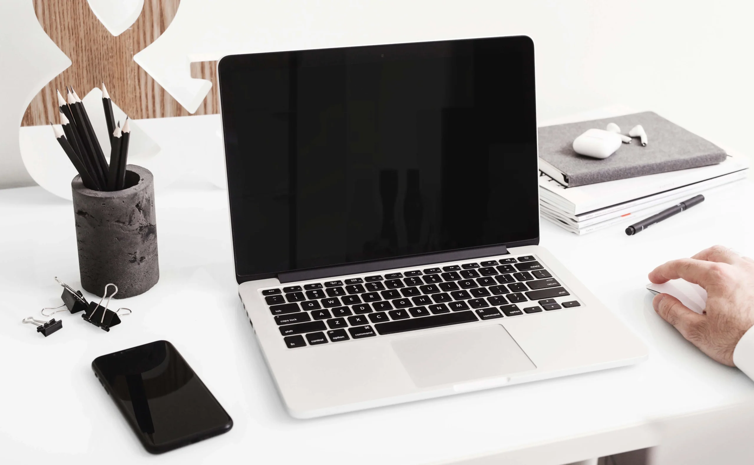Macbook Pro Responsive Mock-Up