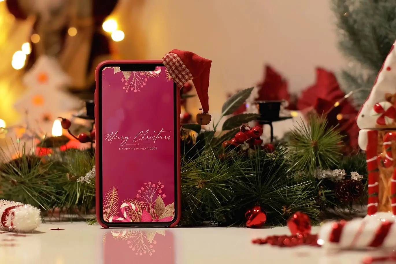 Mockup Christmas Edition: Phone on decorated table 3 mockup christmas edition2