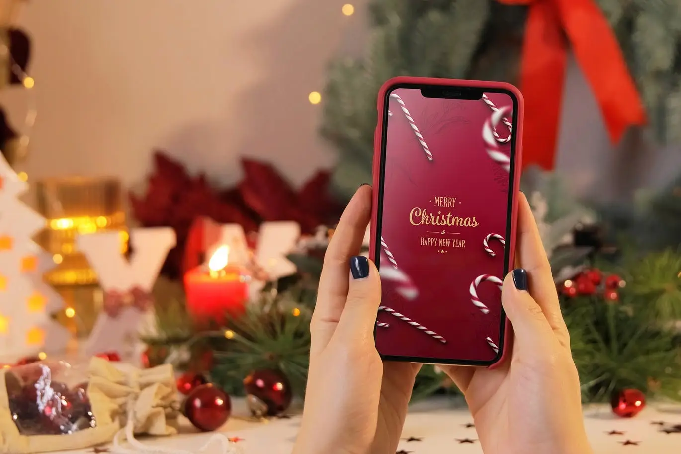 Mockup Christmas Edition: Phone on decorated table 7 mockup christmas edition6